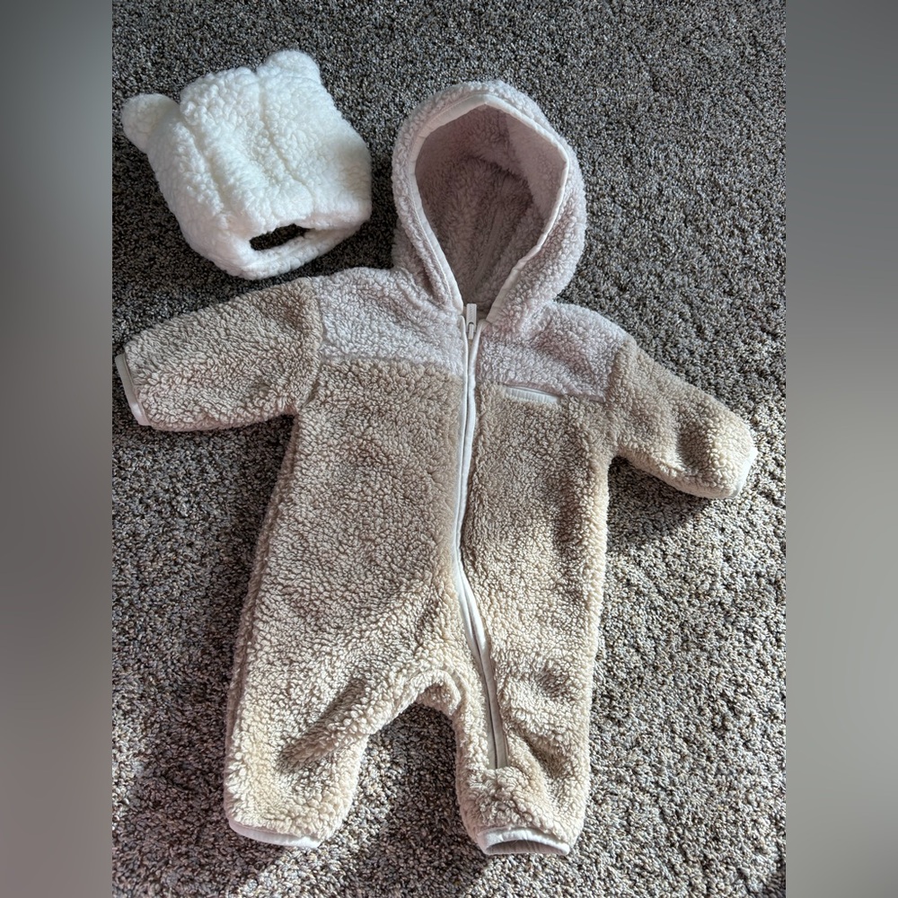 Old Navy Cream and Tan Kids Footie 0-3m